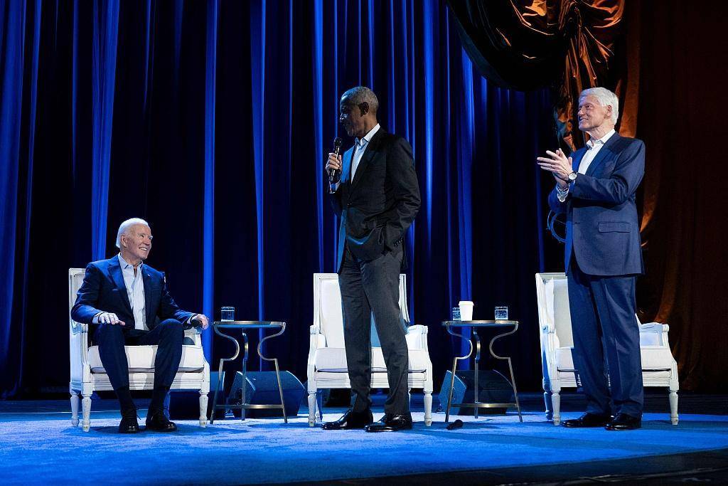 奥巴马,克林顿替拜登筹款,10万美元一张合影,特朗普这回危险了