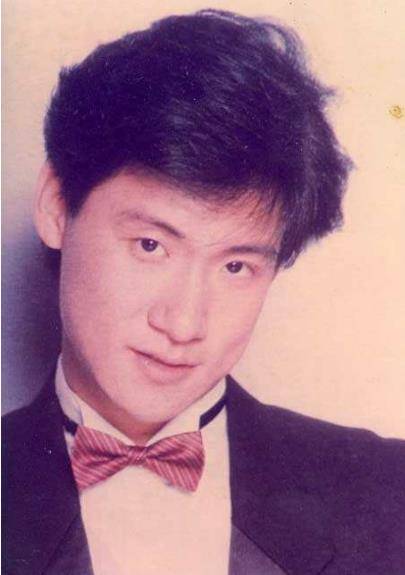 原创1988年张学友在梅艳芳生日宴因为一块蛋糕差点毁掉自己歌手生涯