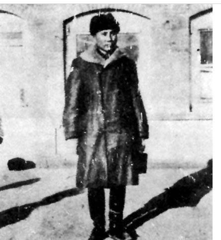 他就是独立三,当时他可是清朝的头号通缉犯,他的父亲是人称杜老判的