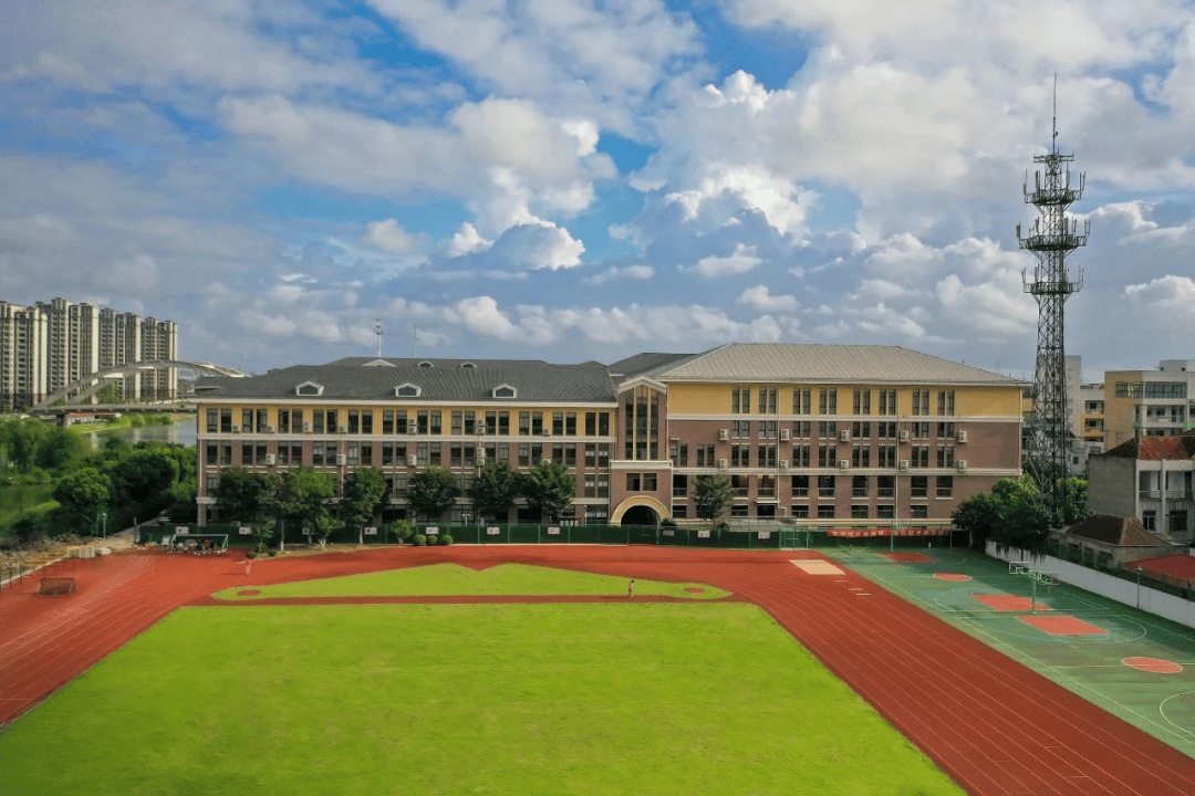 项目周边有新镇幼儿园,新镇小学,新镇中学等,脉脉书香,助力孩子优秀