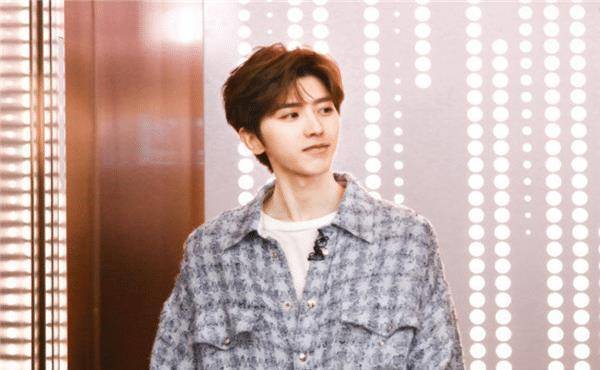 原创青你2出现神级歌手开口那刻蔡徐坤惊讶捂嘴自带闪光点