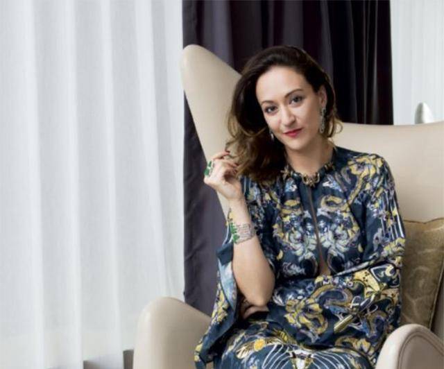 父母早亡,和5000亿家产无缘,靠自己身价过亿_何家文_何家华_何猷光