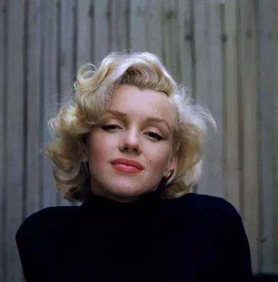 原创1962年,梦露在家中"服药自杀",她的死有多少疑惑_药物_安眠药