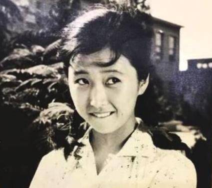 朱时茂听从了领导的话,但是他的心里也放不下范旭霞,两人一致决定