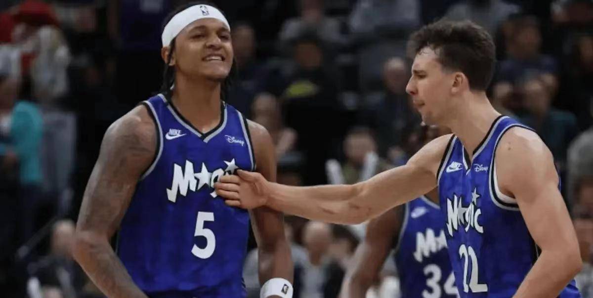 差1分,不过节末科菲和伦纳德相继命中三分帮助球队领先8分结束第三节