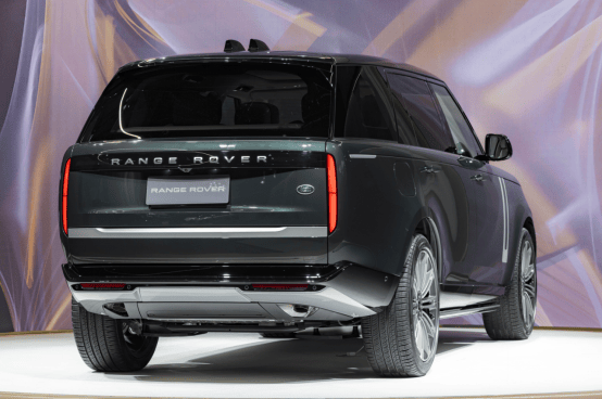 因此当大家手握200万左右想要选购豪华品牌的大型suv车时,揽胜值得你