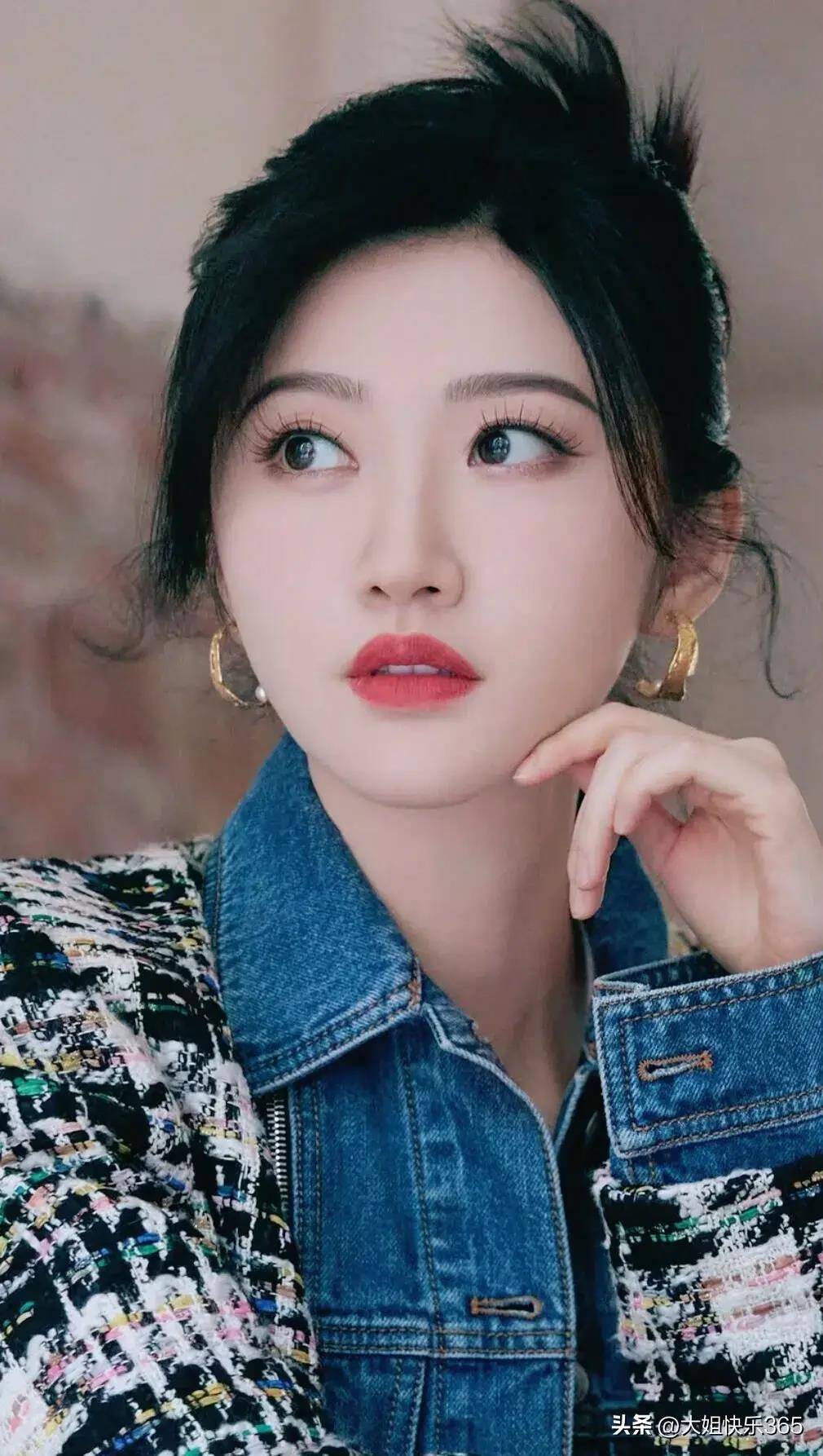 景甜的美貌是一种独特的具有令人难以抗拒的魅力