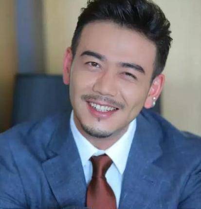 原创原创36岁杨烁为什么要隐藏老婆的身份呢看看她是谁你就知道了