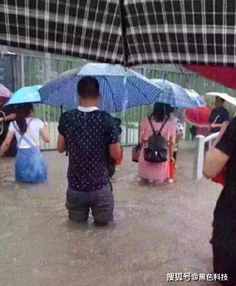 看看地上写的字就明白_考试_包子_姑姑