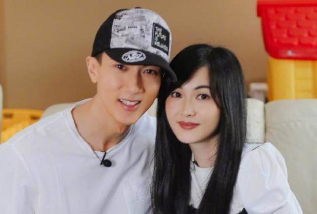 吴尊41岁生日neinei嘟嘴对眼好可爱7岁弟弟像极了妈妈