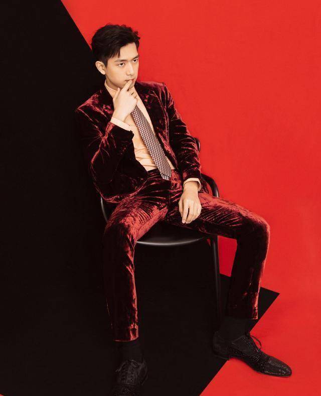 原创185cm李现和183cm张翰同是红丝绒西装造型身高不够腿长来凑