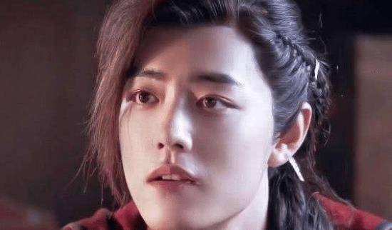 原创肖战再曝恋爱绯闻与鸡腿姑娘秘密恋爱石锤曾暗秀恩爱