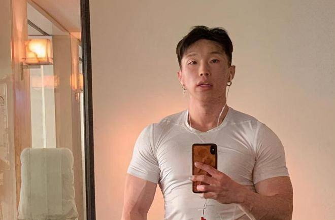 德云社烧饼儿子长相曝光,跟爸爸一模一样,可爱而不失帅气_孩子_家长