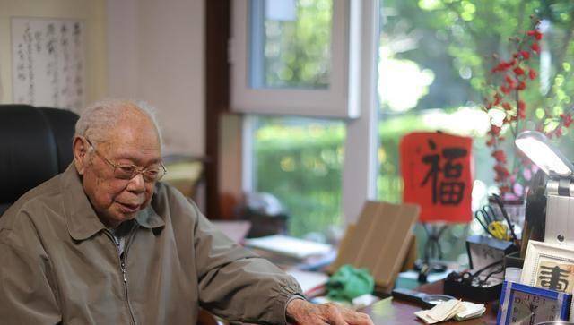 原创107岁马识途参演青春片九零后今日来蓉路演