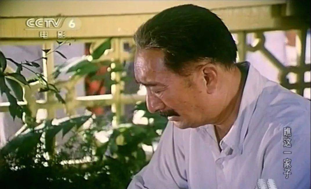 老胡开始反思自己的工作态度,觉得自己过于片面追求生产指标,却忽略