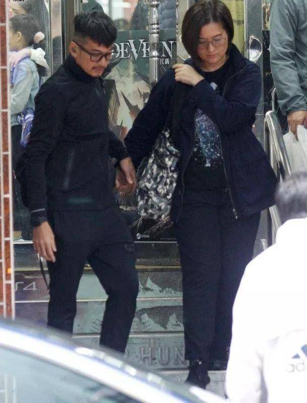 与豪门妻子专买打折商品,夫妻俩如母子_吴家乐_周蕙蕙_购物