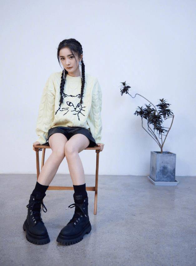 原创杨幂离婚后愈发不羁把银丝裙穿出透光感刘恺威见了都后悔