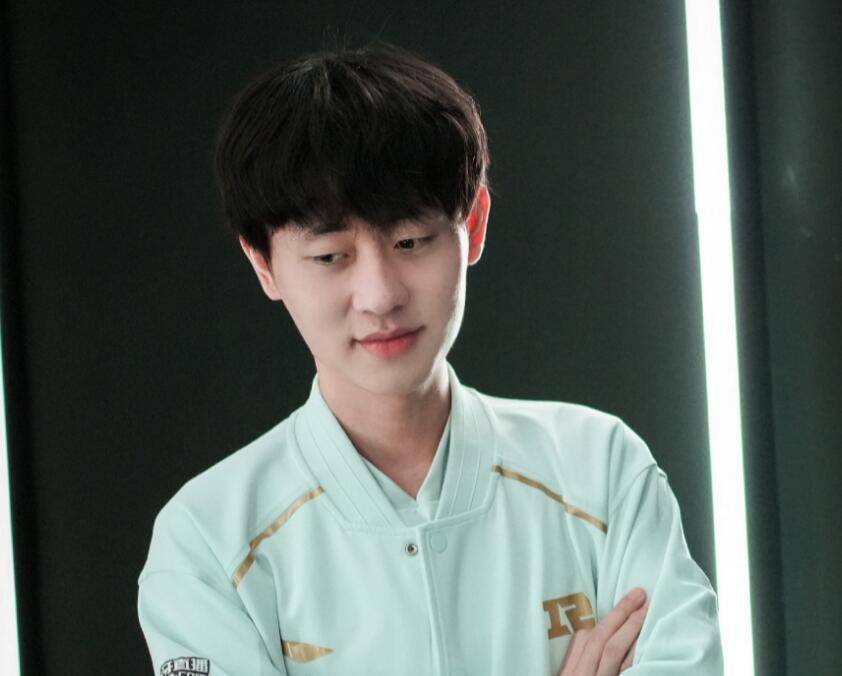 原创rng下路组合职业态度有问题lwx一周训练5场小明只有3场