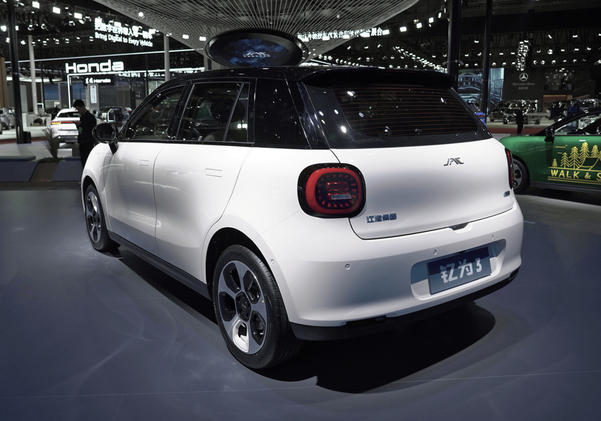 新增330km续航版本 钇为3挚爱版与比亚迪海豚你会怎么选?