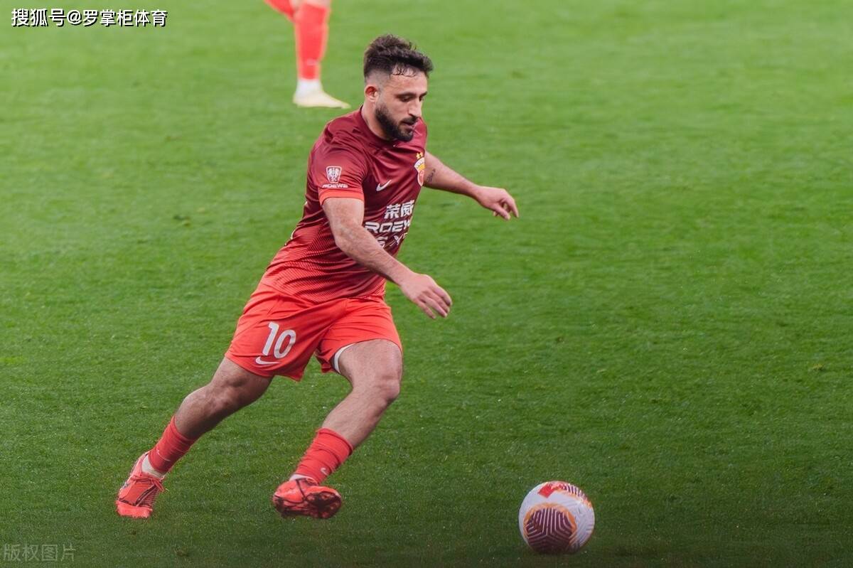 原创喜讯上港队将在中超夏窗跟大牌指挥官签新合同曾是阿根廷国脚