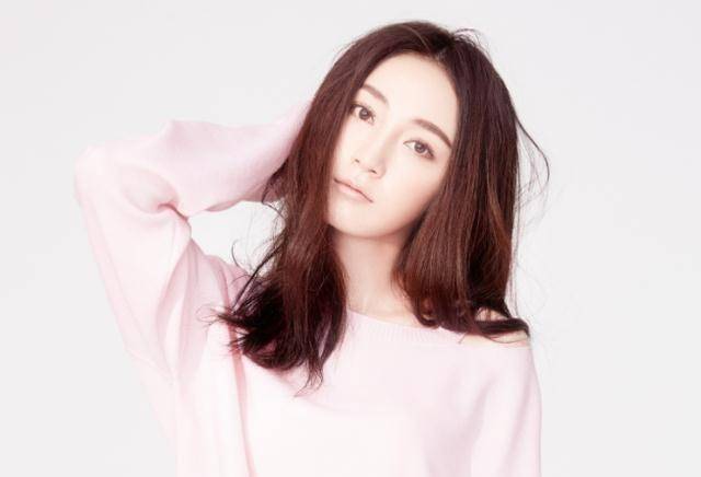 原创原创40岁姚笛与高个男子同回住处疑有新恋情老公曾多次与美女约会