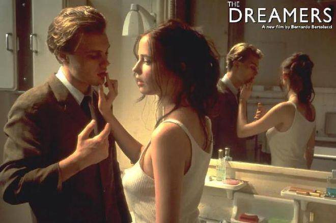 电影中的少男女爱maoism,认为red army可以凭借思想而非武器取得胜利