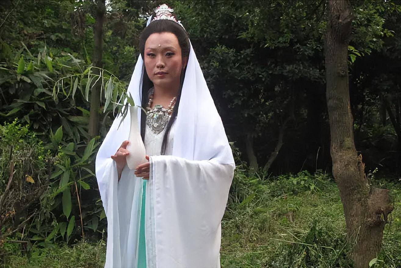 观音不是谁都能演,有人成白月光,有人成笑话,还有人雷倒观众_左大玢