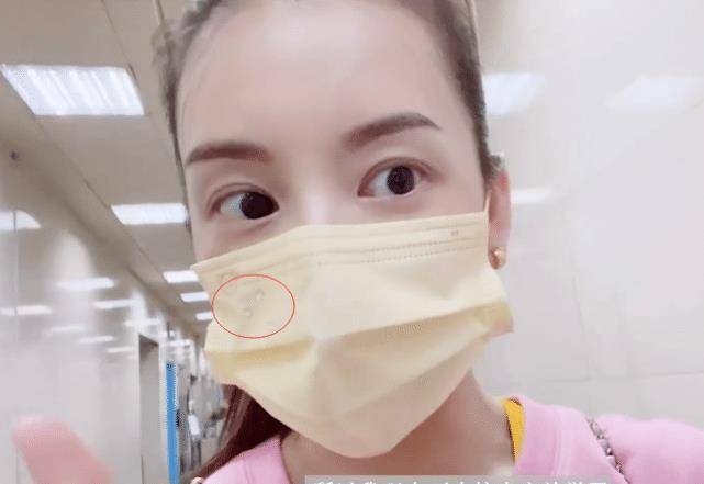 原创郭富城老婆晒日常33岁方媛戴墨镜坐豪车出行生娃后发际线太高了