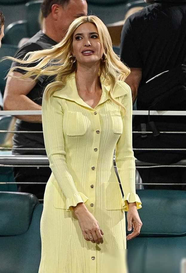 距离特朗普的海湖庄园更近了,伊万卡经常到海边参加各种娱乐活动,生活