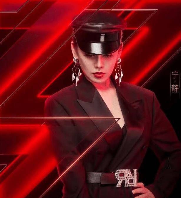 浓妆加持欧美风妆容扑面而来,宁静的妆容风格很有个性魅力,搭配上这