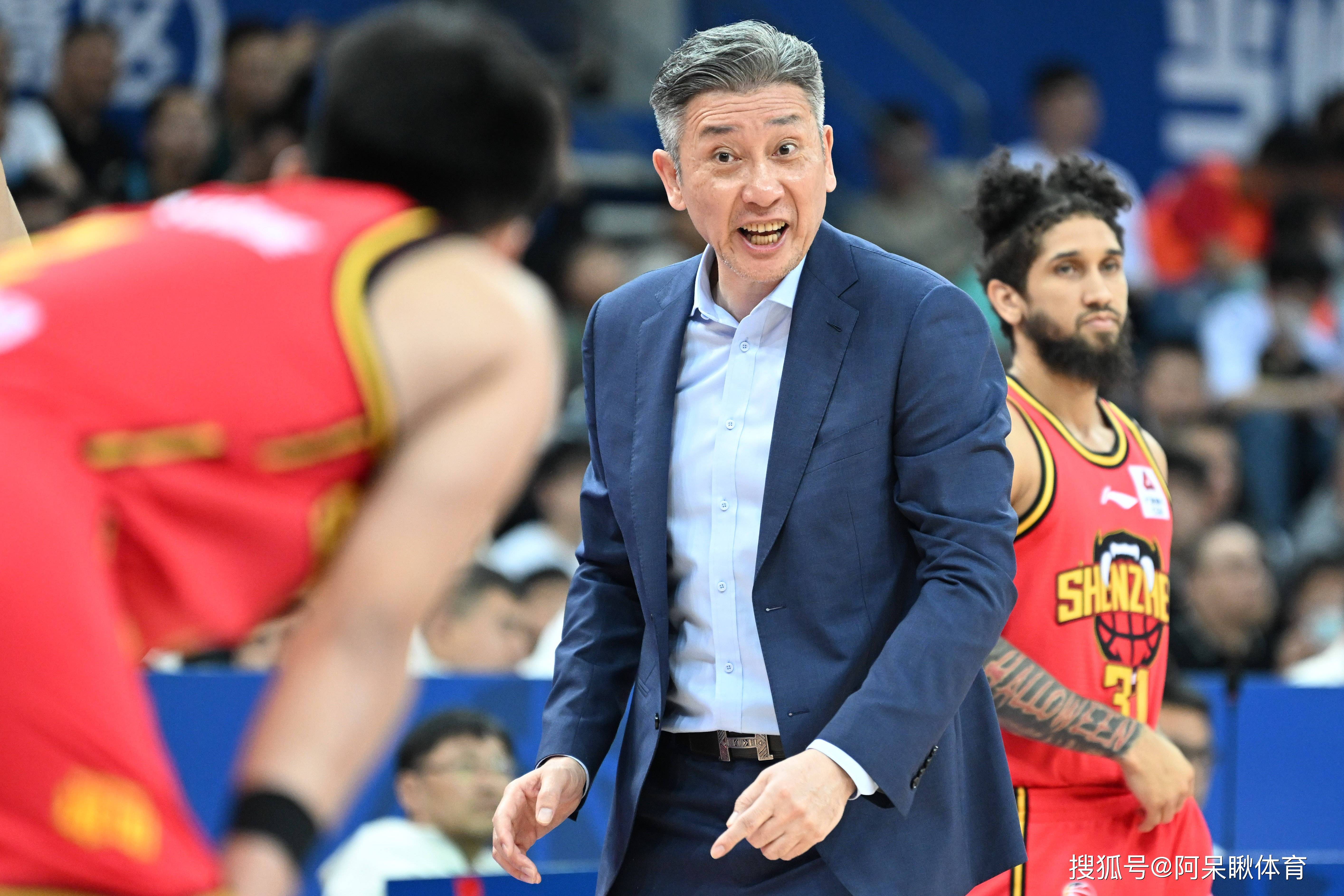 cba不养废材!郑永刚下狠手,深圳裁掉亚当斯,替代者希尔被吐槽!_球迷_