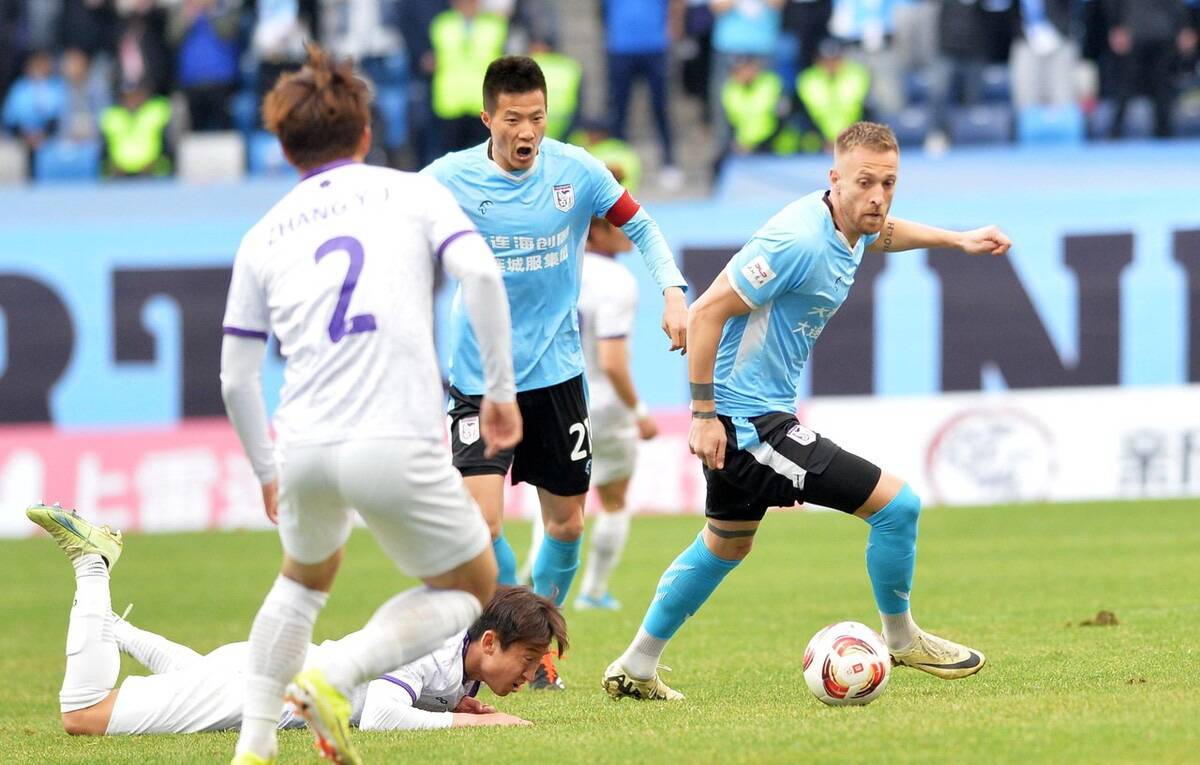 大连英博1-0黑龙江冰城,中甲开局4连胜,比赛图片分享