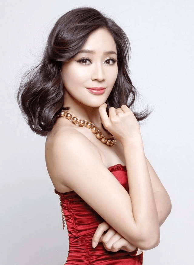 原创36岁袁姗姗身材惊艳饱满之美让人欲罢不能秘诀何在专业解读引热议