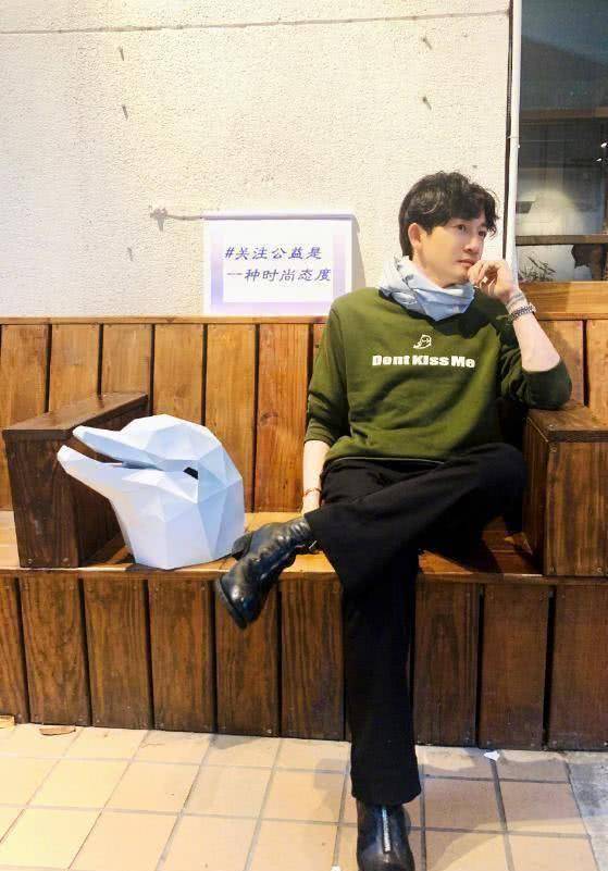 原创原创46岁苏有朋又扮小鲜肉这次意外很成功靠的是把刘海烫成波浪