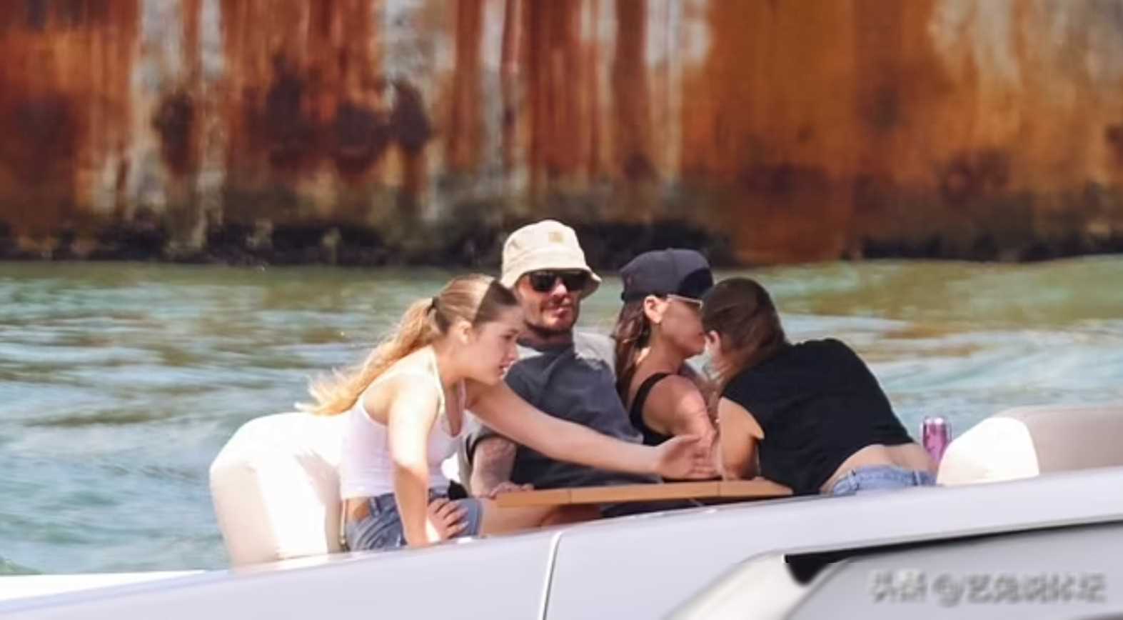 原创贝克汉姆换15亿游艇内马尔梅西惊现前女友重聚派对