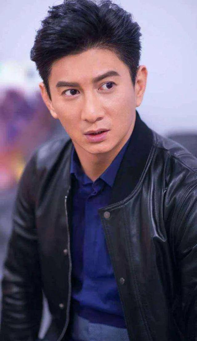 如今的吴奇隆,精神头儿和二十来岁的小伙子们一样足.