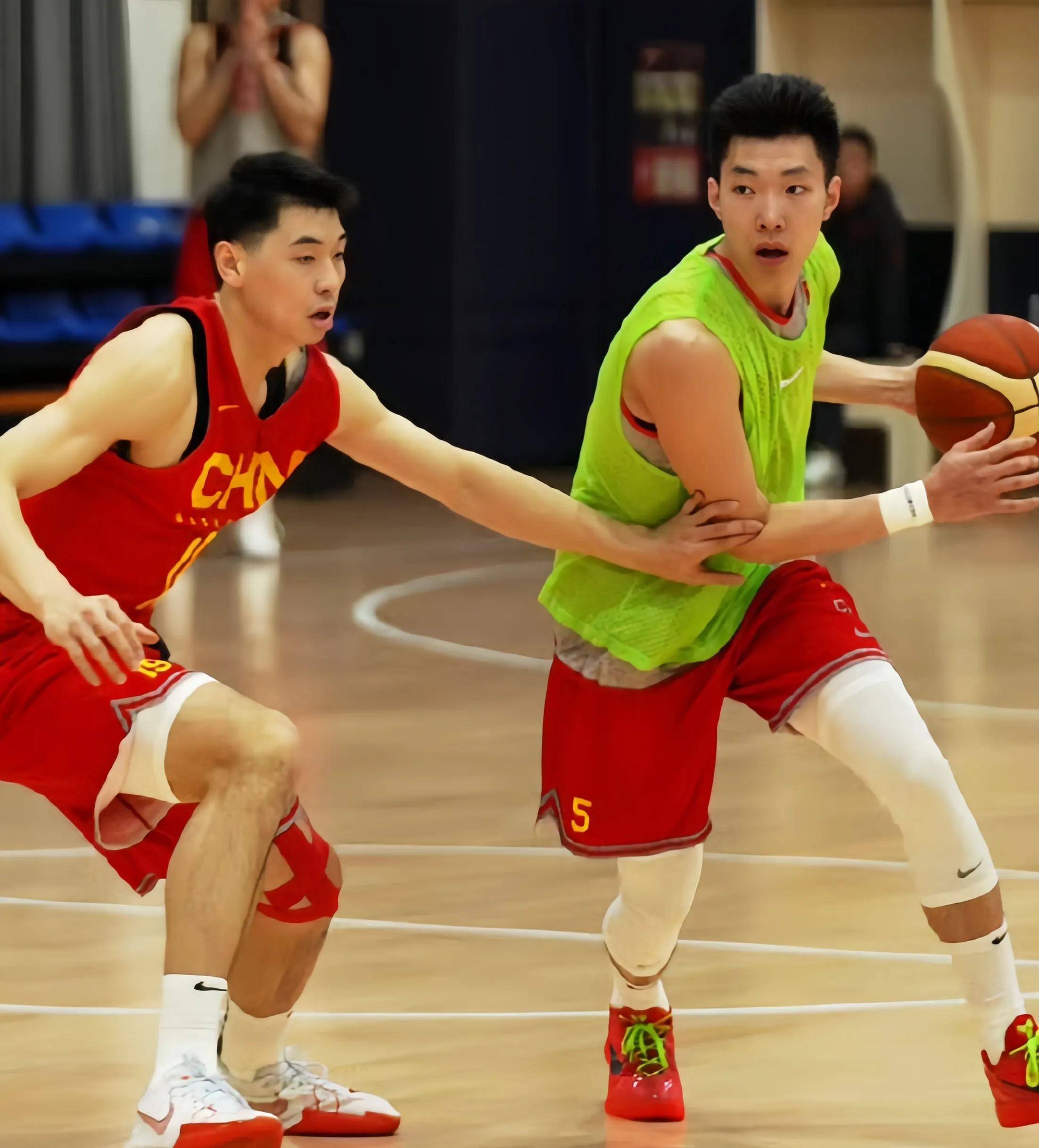 中国男篮未来领袖2大中生代有戏胡卫东盛赞一人一人潜力大