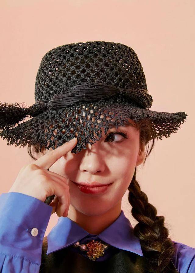 最近,angelababy杨颖x《nylon尼龙》四月刊封面,甜美的春日女孩与帅气