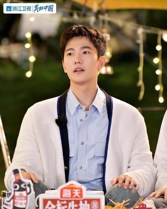 我卸下了各种偶像包袱,和大家一起玩得很开心,甚至成为节目中的笑点.