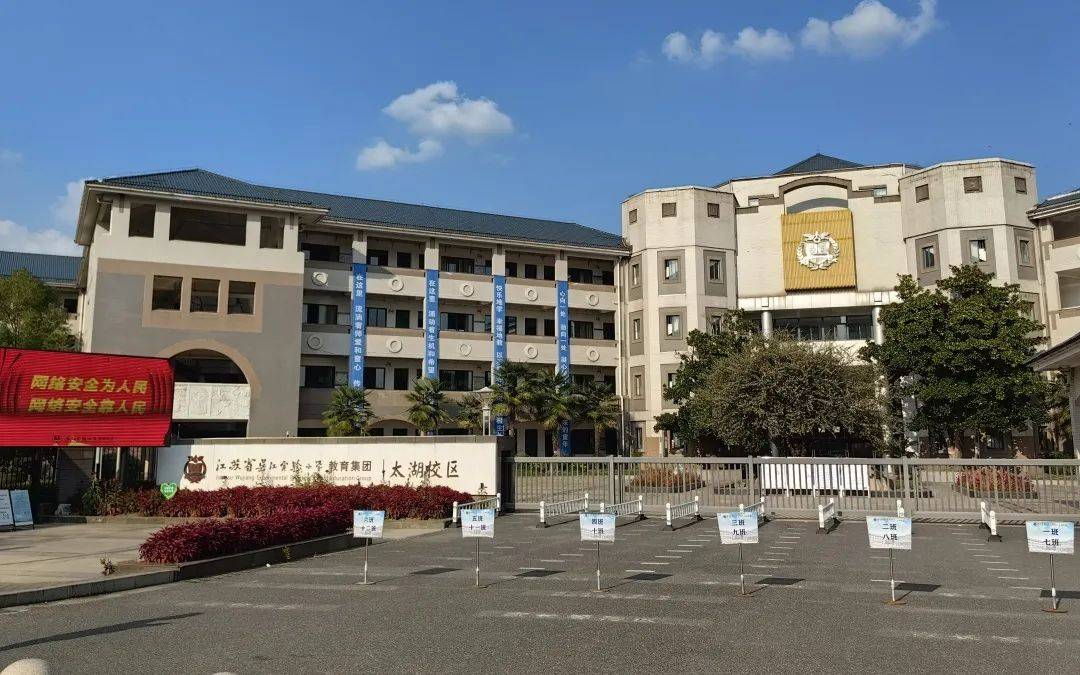 汽车站,地铁口即家门口;吴江实验幼儿园,小学,中学,松陵小学名校环伺