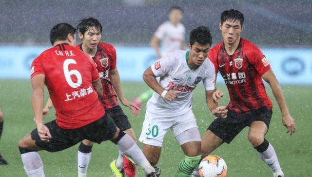 原创上港队计划与阿根廷前国脚巴尔加斯续约球队未来可期