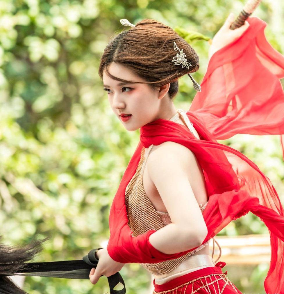 原创林雨申采访太好笑回应和赵露思的吻戏了解的演员中还有王一博