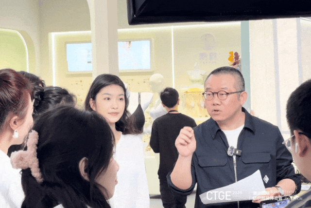 展会集结了全国著名纺织服装品牌数百家,红豆居家,芬腾,拉飞逸,健将