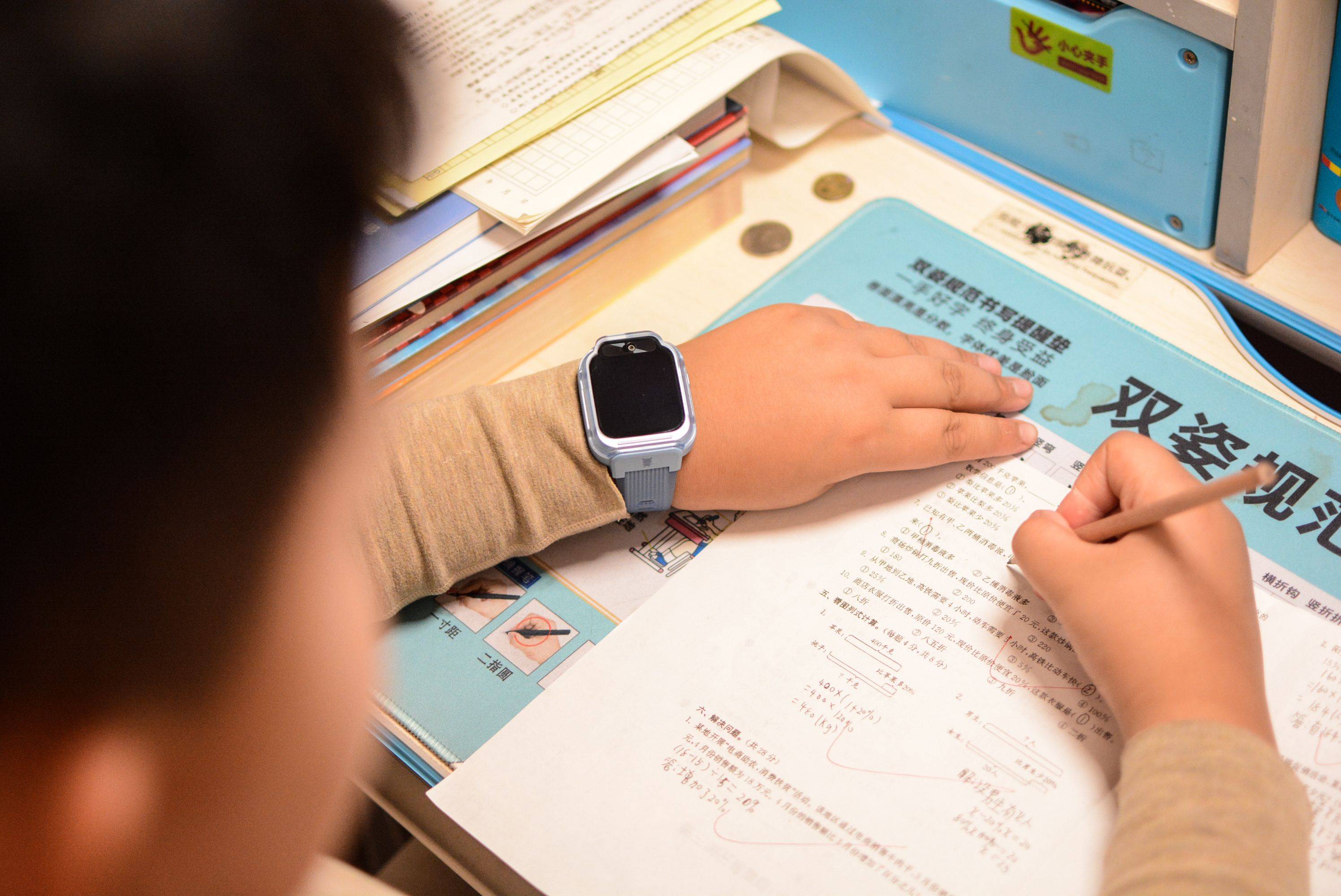 百元价位旗舰级配置3d楼层定位健康监控学习辅助米兔儿童学习手表7