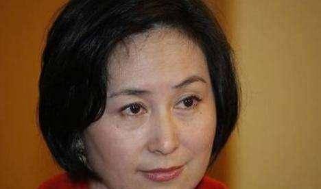 司徒玉莲就在赌场遇到了自己第一位丈夫,这位男子名叫曾国宇,是名头