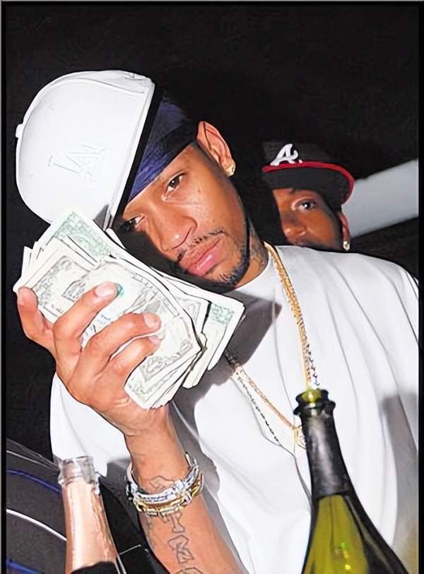 艾弗森:球场上的巨人,生活中的矮子,曾将赤身妻子赶出家门