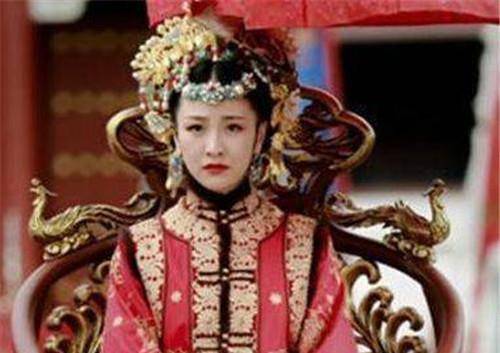 原创古代唯一穿龙袍下葬的女子连武则天都不敢穿她究竟是何人