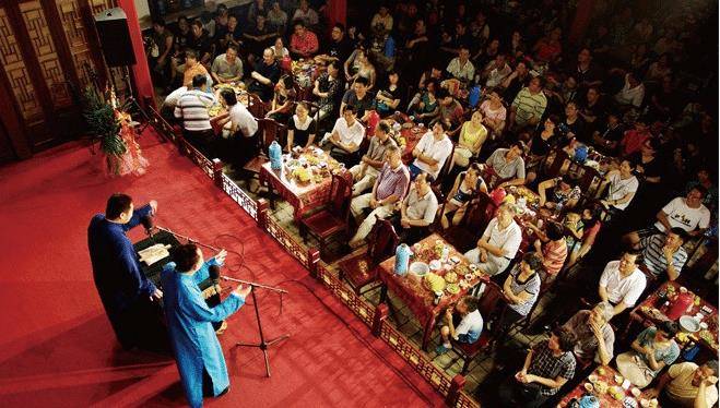 但天津更愿意承载一个"曲艺人才摇篮"之称号,光是相声演员,天津所贡献