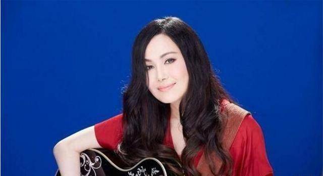 63岁费玉清不婚真相,对她念念不忘,连墓地都选在了一处_江蕙_张菲