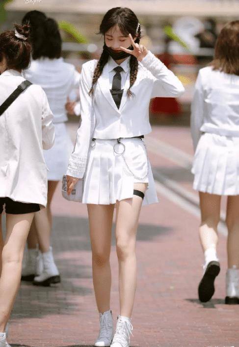 创造营2022出现第二个赖美云穿制服甜美可爱美成日系女神